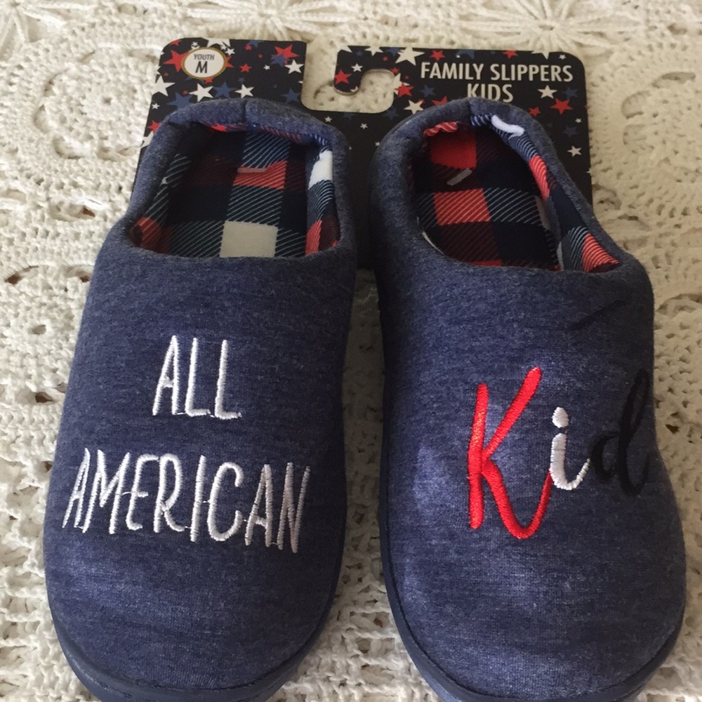 NWT Youth Slippers Size M 13-1 All American Kid